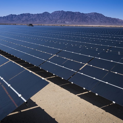 カリフォルニアでは5年間で10GWの太陽光発電が必要で、2045年までに新たに57.5GWの太陽光発電が追加される
        