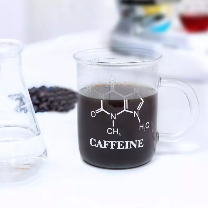 科学者たちはカフェインがソーラーパネルに電力を供給できることを発見しました