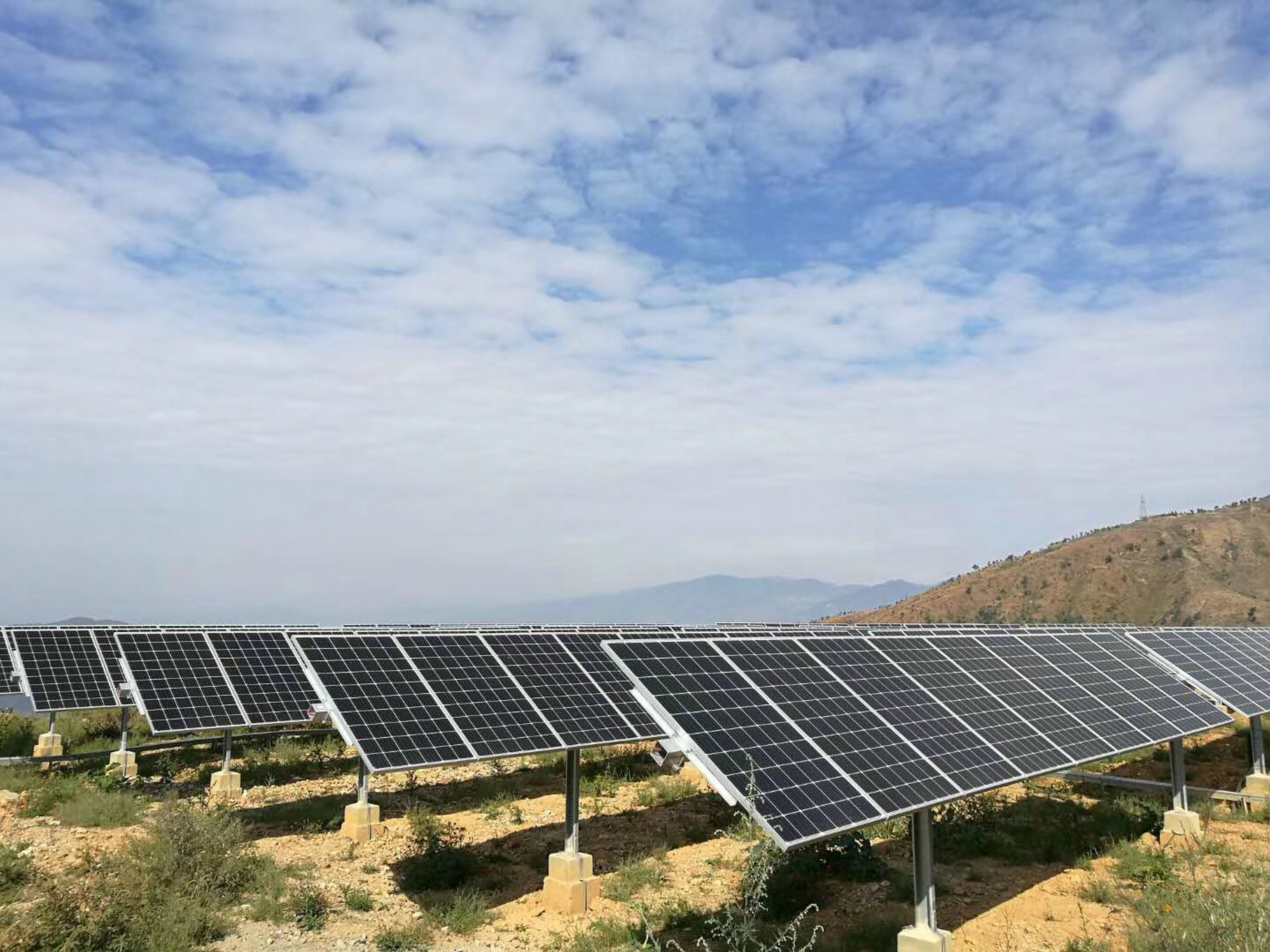 私たちの国際貿易委員会は、太陽電池製品の輸入を制限する3つの提案を提供しています