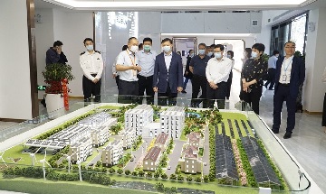 副総裁張Xiた、税関長の県の商学部の先頭にShushan地区リーダーの様々な部署を訪問ブルーサン太陽光発電の分野で